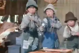 好小子：三个娃娃跟随爷爷隐居山林习武，每天过着调皮快活的日子视频封面