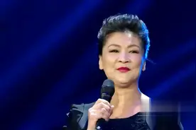 范琳琳经典老歌联唱：《我热恋的故乡+苦乐年华+十五月亮十六圆》视频封面