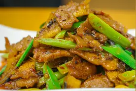 两分钟教你做四川盐煎肉，肉片直接生煎， 口感堪比回锅肉视频封面