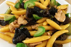 王大妈食谱20200608：要想皮肤水嫩透白，常吃这道养颜菜赶走暗沉视频封面
