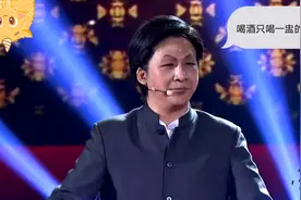 大张伟爆笑模仿片段：《百家讲坛》易中天老师被恶搞，改名一盅天视频封面