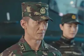 特种兵：四个特种兵打不赢一个新人，教官霸气登场，不料也打不过视频封面
