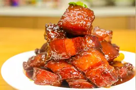 这才是正宗的红烧肉，厨师长的这操作，才是真正的技巧，先赞了视频封面