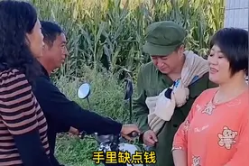 母亲借10万给弟弟盖房子，闺女直接“答应”，最后竟将钱借了出去视频封面