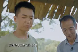 我们村：甜蜜诱惑！摄像小哥被cue试吃，嘴巴宛如抹了蜜