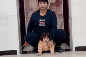 驾驾驾！爸爸把女儿当坐骑，妈妈一旁欲哭无泪，网友：小马拉大车视频封面