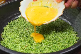 西兰花不要炒着吃了，教你3分钟懒人新做法，营养美味孩子也爱吃视频封面