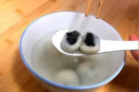天天奶奶怎样做的黑芝麻汤圆？元宵节快到了，学会做给家人吃视频封面