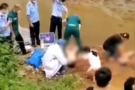 湖南岳阳2名学生水沟游泳，不幸溺水身亡！又一悲剧敲响安全警钟视频封面