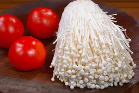 一把金针菇，三个西红柿，教你做一道金针菇好吃的做法，鲜香下饭