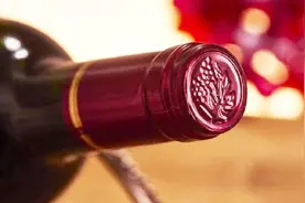 过期的葡萄酒还能不能喝？听卖酒小哥说漏了嘴，原来一直都做错了视频封面