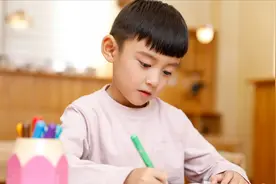 疫情当前学校延迟开学，双职工家庭不淡定了：孩子谁来照顾？视频封面