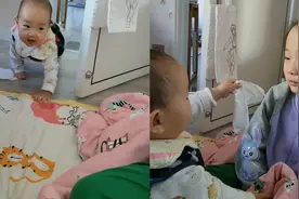 看8岁姐姐哭泣，1岁弟弟爬客厅拿纸巾帮擦泪，女孩瞬间被暖到微笑视频封面