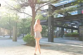 九头身美腿正妹街拍，甜美气质配撩人大长腿  想要的都有了视频封面