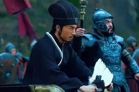 诸葛亮领兵打仗必乘坐素舆，手拿羽扇，这样做有何用意？视频封面