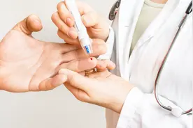 糖尿病肾病会影响寿命吗？专家：这个并发症，很影响人体健康视频封面