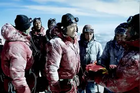 为登上8千米高珠穆朗玛峰！不料遇上雪崩！最后中国扬名全世界