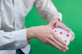 为什么扑克牌一摸就可以变色？手法讲解，其实很容易视频封面