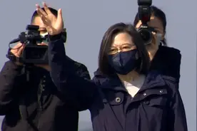 台海军布雷艇中队14日正式成军，蔡英文主持活动视频封面