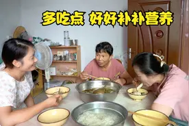 弟媳身体不舒服，大嫂忙给弟媳做爱吃的酸菜鱼，样子不好吃着美视频封面