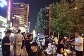 郑州建设西路天桥上实拍漂亮夜景，晚上这里也太热闹了视频封面