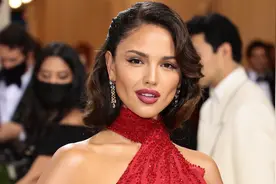 艾莎·冈萨雷斯（Eiza González），1米73墨西哥辣妹视频封面