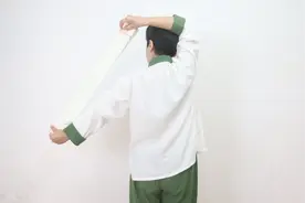 颈肩疼痛，1条毛巾5分钟，在家就能做，打通淤堵，颈肩轻松！