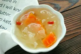坐月子时，宝妈多喝这2碗月子汤，奶水多又好，营养不发胖视频封面