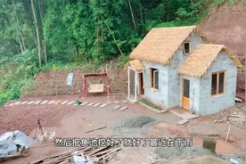 农村女孩凭借勤劳双手，在深山自建茅屋小别墅，过与世无争的生活视频封面