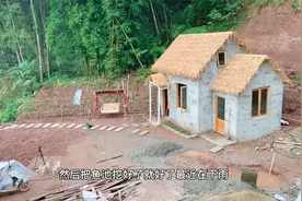 农村女孩凭借勤劳双手，在深山自建茅屋小别墅，过与世无争的生活视频封面