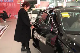 农村大姐买2019款新轿车，售价210000元，看看值不值？