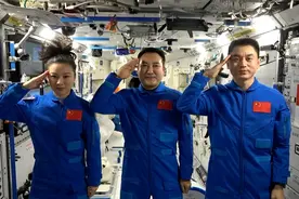 航天员从太空发来新春祝福 三人竖起大拇指：清澈的爱 只为中国！视频封面