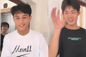 弟弟高考完带同学来家里吃饭，姐姐笑的合不拢嘴瞬间收获一屋子弟视频封面