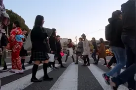 以前日本没有卫生巾，女孩来“例假”是怎么解决的？看完长知识！视频封面