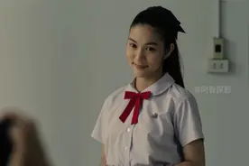 女生一夜之间变成校花视频封面