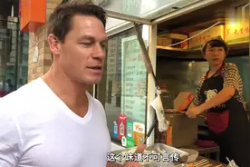 WWE：约翰塞纳中国街头吃羊肉串，变身美食主播，撸串达人视频封面
