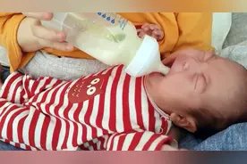 小宝宝抗拒奶瓶，撕心裂肺地哭泣，这一幕可把妈妈愁坏了视频封面