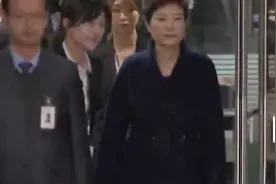 奇葩！韩国警察邀算命师帮总统算命视频封面
