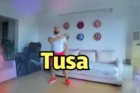中老年男女都适合跳的健身尊巴舞Tusa视频封面