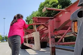 真正的半挂车女司机，摘挂动作行云流水，开车的水平一万二值不值视频封面