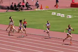 日本高校女生800米决赛，看起来真的好专业啊视频封面