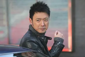 曹炳琨：厨师出身，当群演时曾被骗5000块，出演《潜伏》一炮而红视频封面