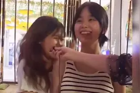 盘点爆笑街头采访，韩国小哥不会说中文，激动的用手势比划姿势视频封面