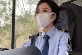 “最美公交女司机”走红，工作服配精致妆容，回应：我不是网红视频封面
