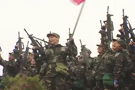 燃！北京350名高校学生参加军事特训营，体验“升级版”军训！视频封面
