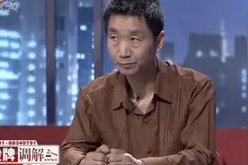 调解：妻子熟睡脚放在地上，丈夫怕妻子着凉，提起妻子的腿猛摔地视频封面