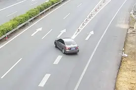 高速路上错过出口 司机在监控正下方开始倒车 交警：这叫玩命！视频封面