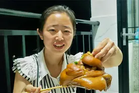 36买个肘子，农村媳妇用高压锅炖30分钟，软烂入味太香了视频封面