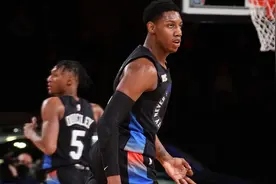 NBA集锦：关键时刻连续大心脏输出！巴雷特高效20分带队逆转猎熊视频封面