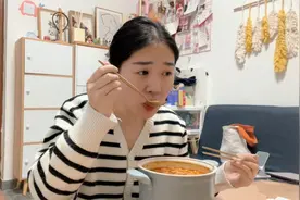上个月减肥目标顺利达成，奖励自己一顿螺蛳粉，再继续加油！视频封面